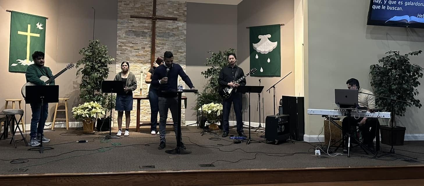 Equipo de alabanza de Altar Familiar